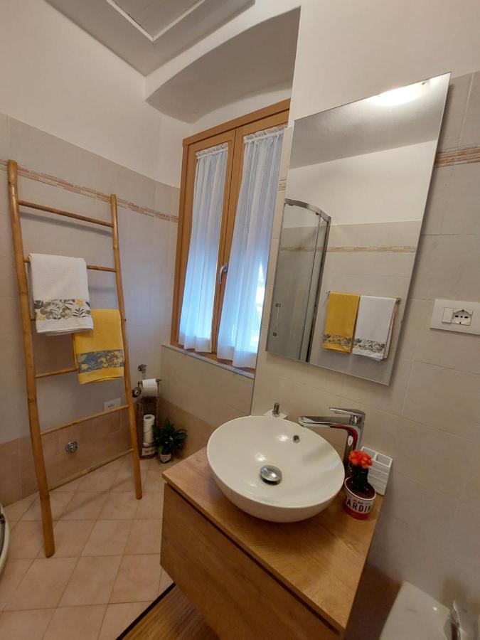 La Bougainville - Luxury Apartment Torbole Sul Garda Kültér fotó