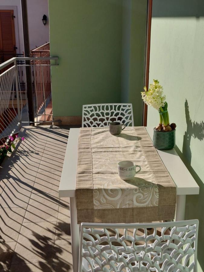 La Bougainville - Luxury Apartment Torbole Sul Garda Kültér fotó