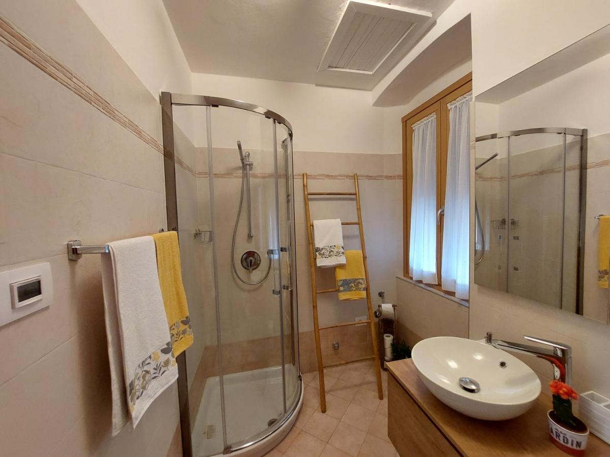 La Bougainville - Luxury Apartment Torbole Sul Garda Kültér fotó