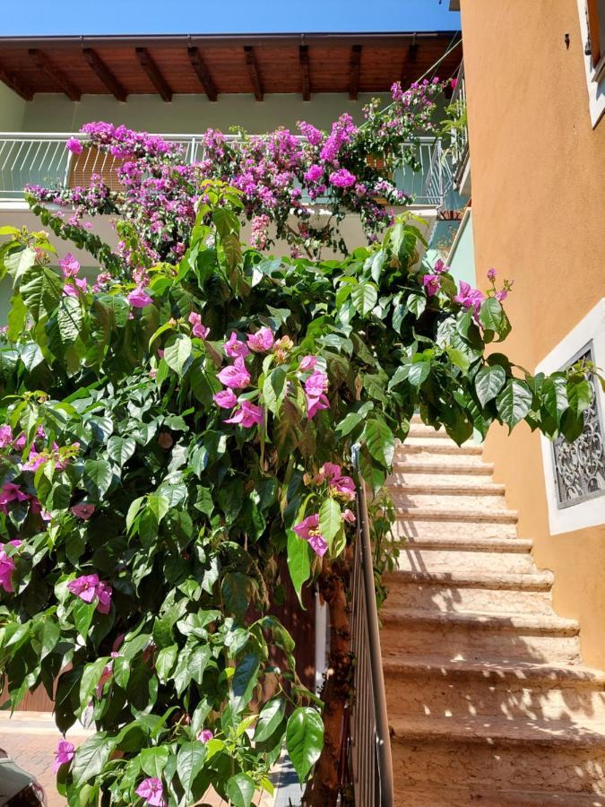 La Bougainville - Luxury Apartment Torbole Sul Garda Kültér fotó