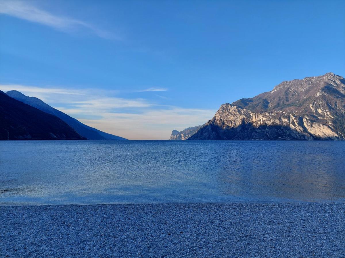 La Bougainville - Luxury Apartment Torbole Sul Garda Kültér fotó