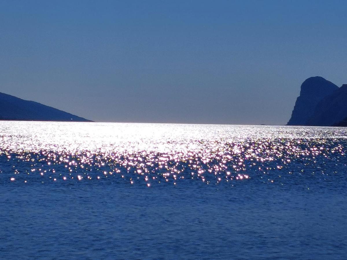 La Bougainville - Luxury Apartment Torbole Sul Garda Kültér fotó