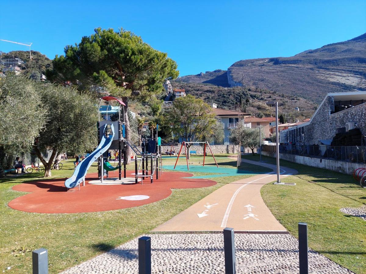 La Bougainville - Luxury Apartment Torbole Sul Garda Kültér fotó